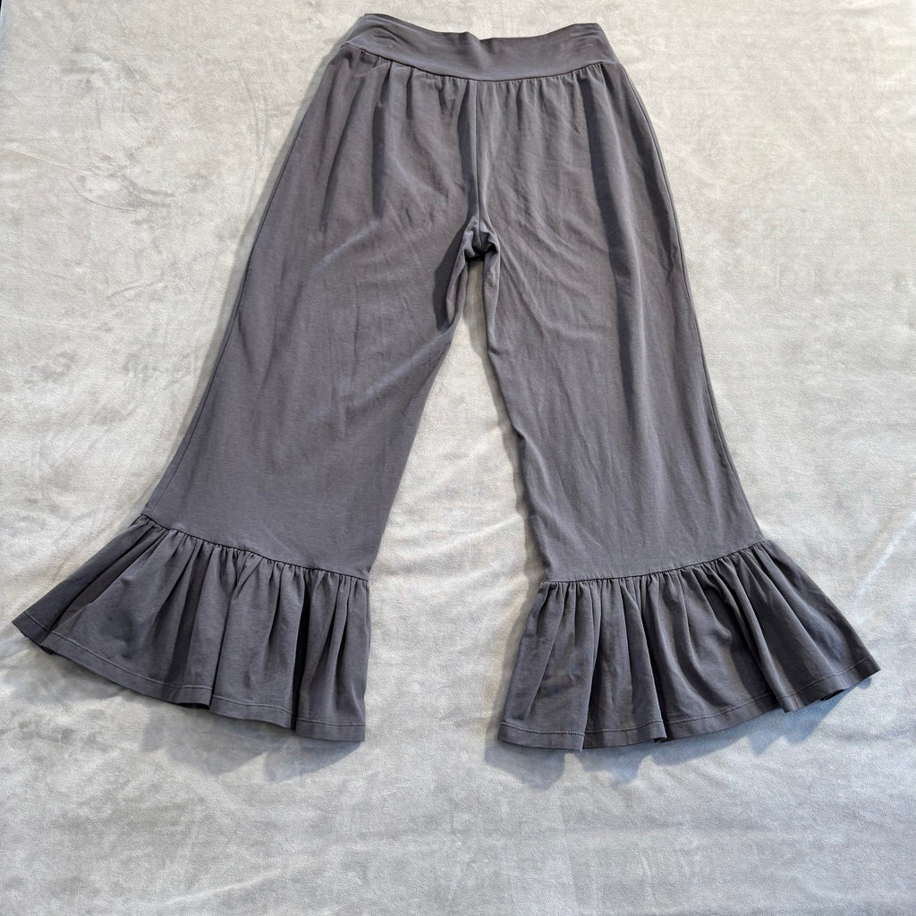 Matilda Jane "An Unpredictable Clothing Company" Gray Ruffle Hem Crop Pants - Size Medium