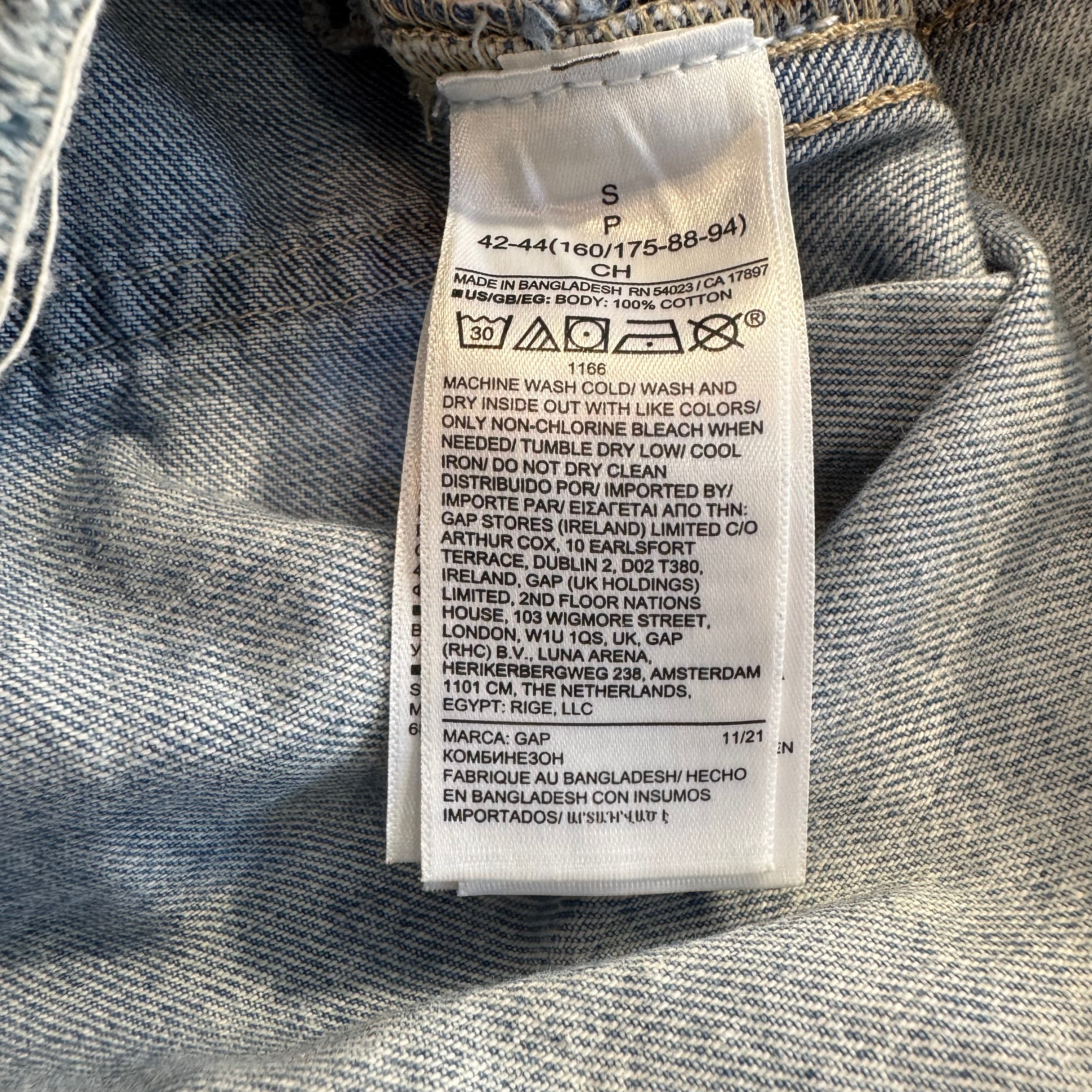 GAP Denim Overall Shorts Women’s Size Small – Light Wash Distressed Cutoff Romper