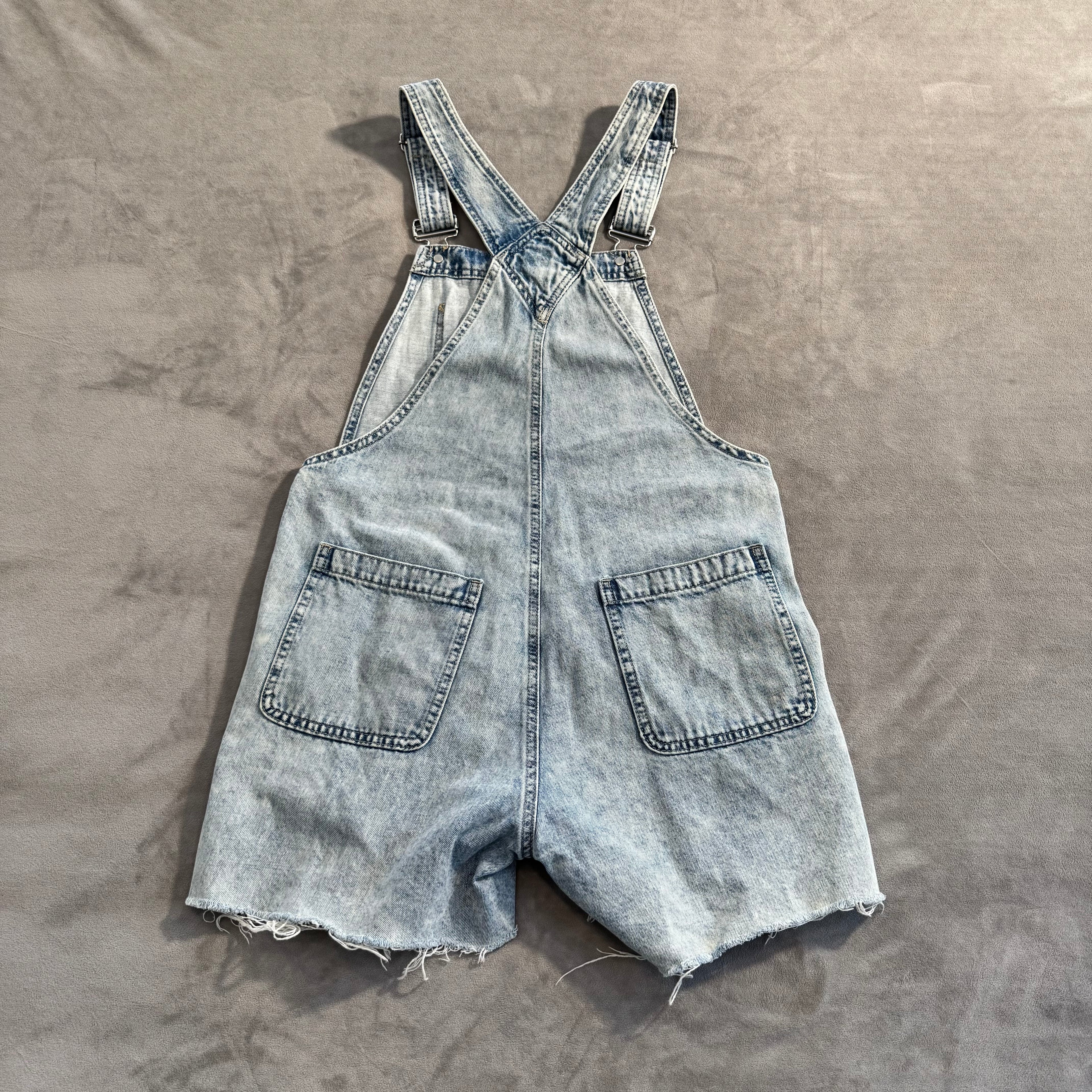 GAP Denim Overall Shorts Women’s Size Small – Light Wash Distressed Cutoff Romper