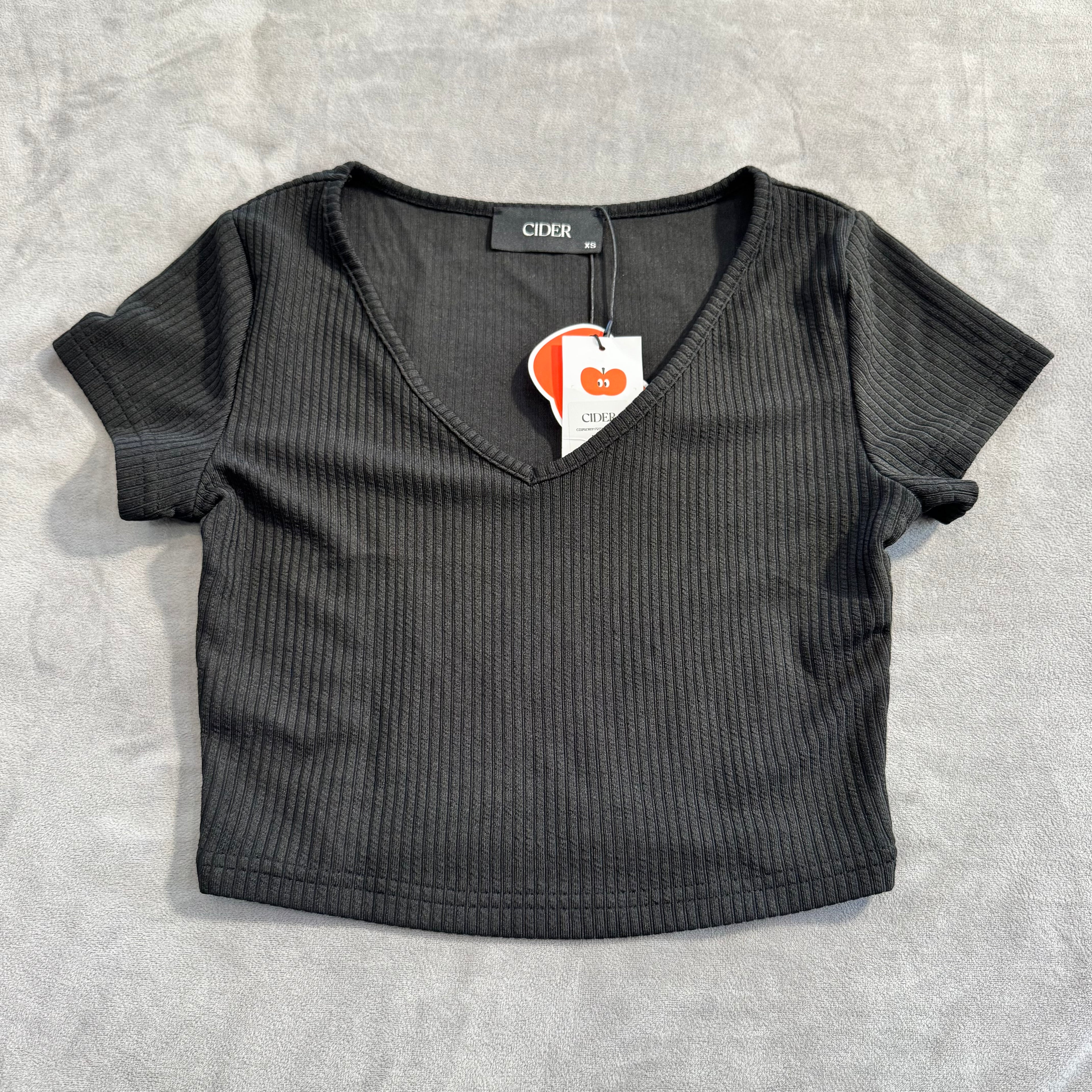 NWT Cider Women's Size XS Black Ribbed V-Neck Short Sleeve Crop Top