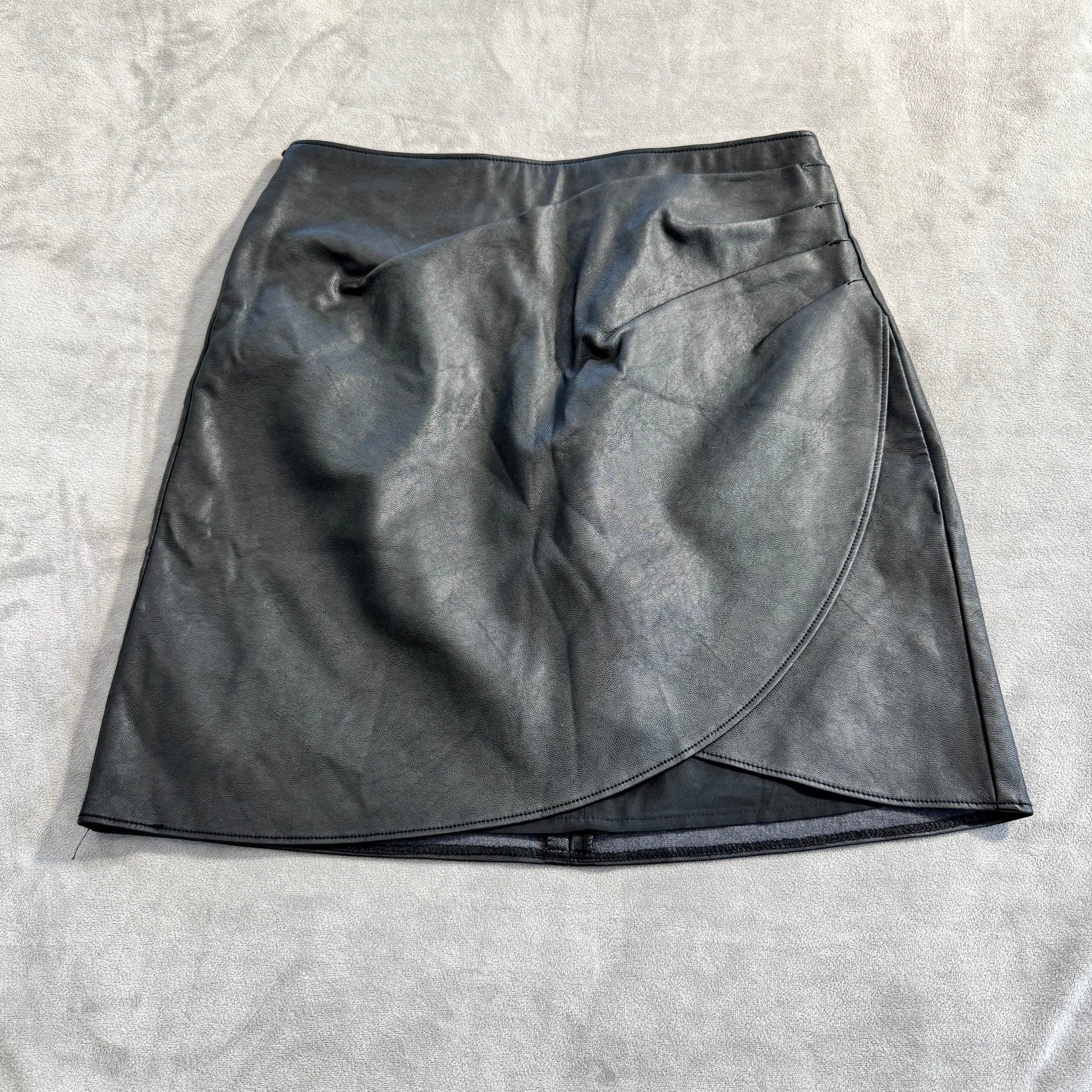 Abercrombie & Fitch Black Faux Leather Mini Skirt – A-Line, Back Zip, Lined – Women's Size XS