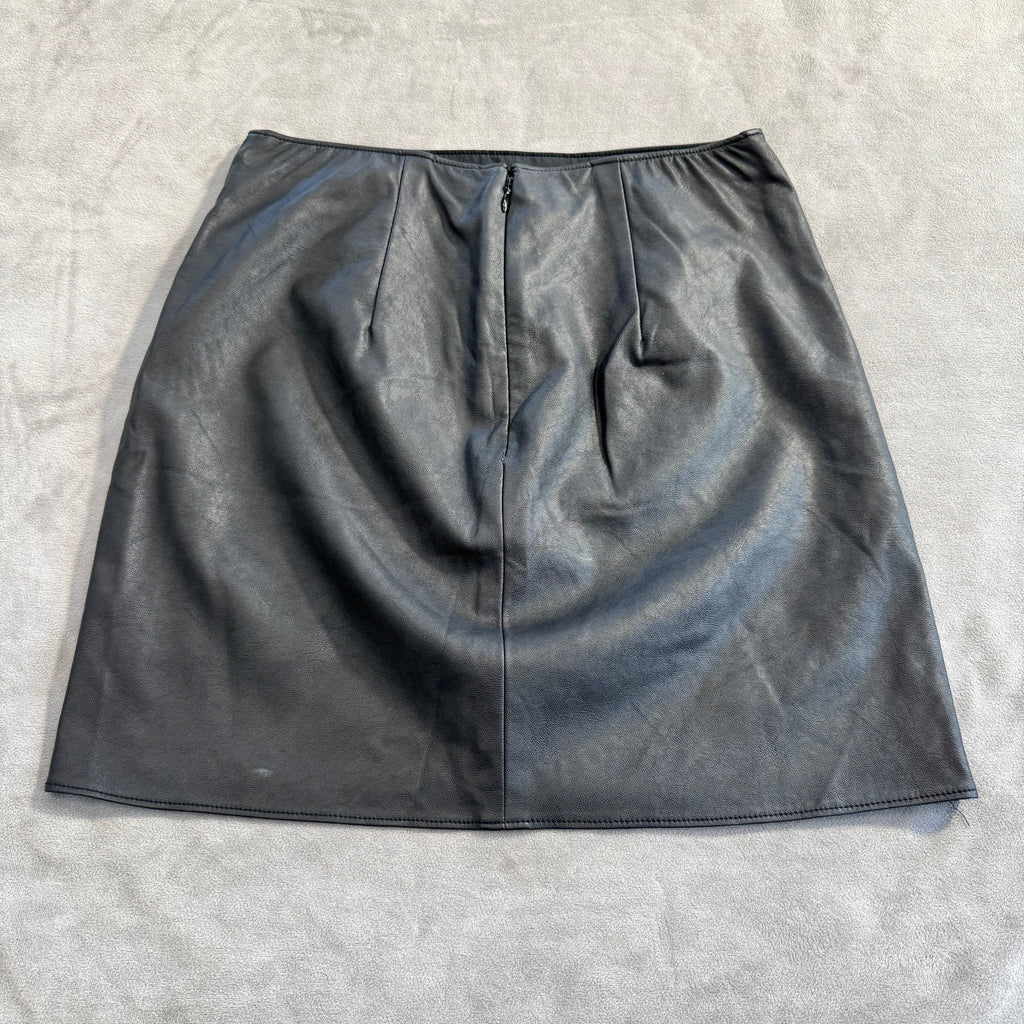 Abercrombie & Fitch Black Faux Leather Mini Skirt – A-Line, Back Zip, Lined – Women's Size XS