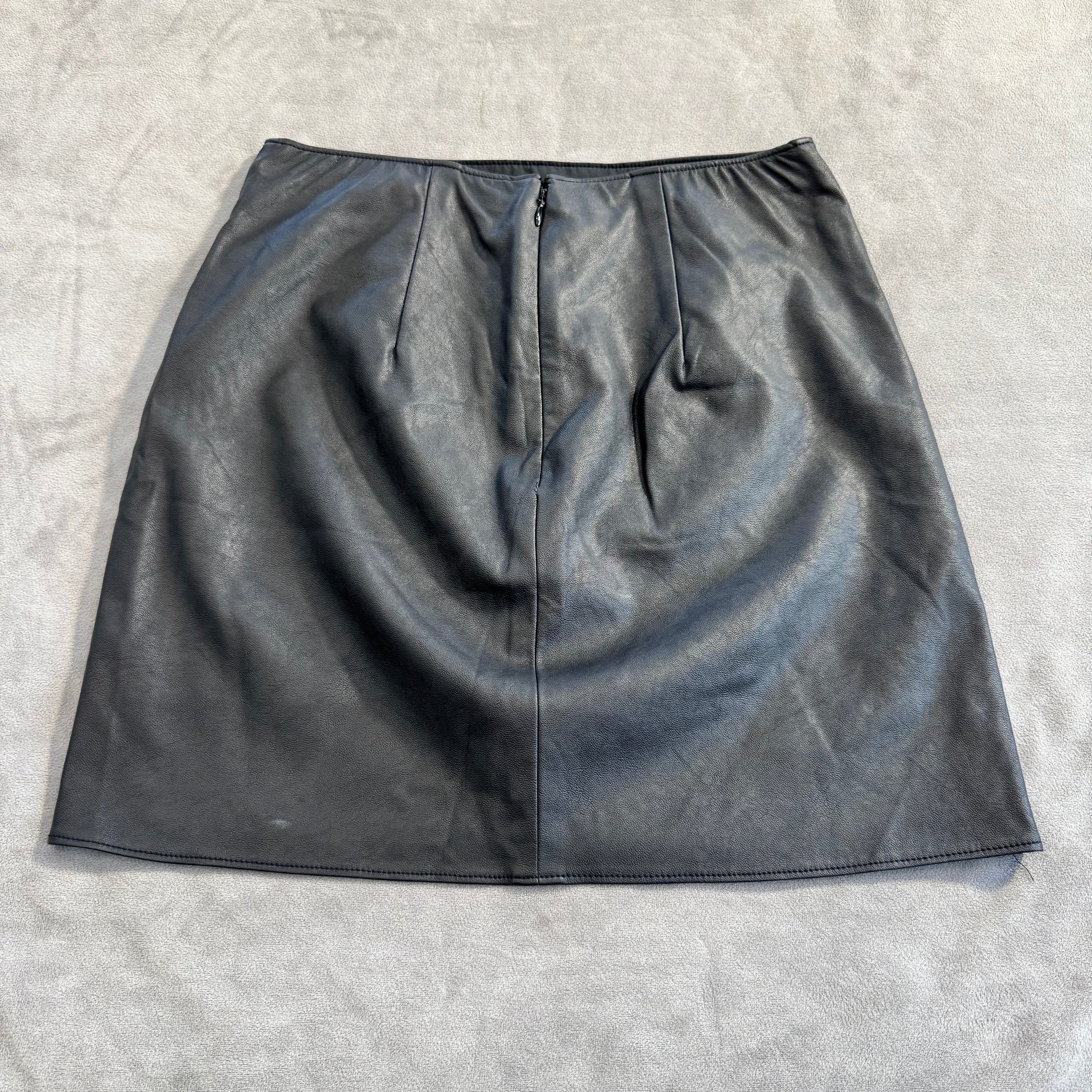 Abercrombie & Fitch Black Faux Leather Mini Skirt – A-Line, Back Zip, Lined – Women's Size XS